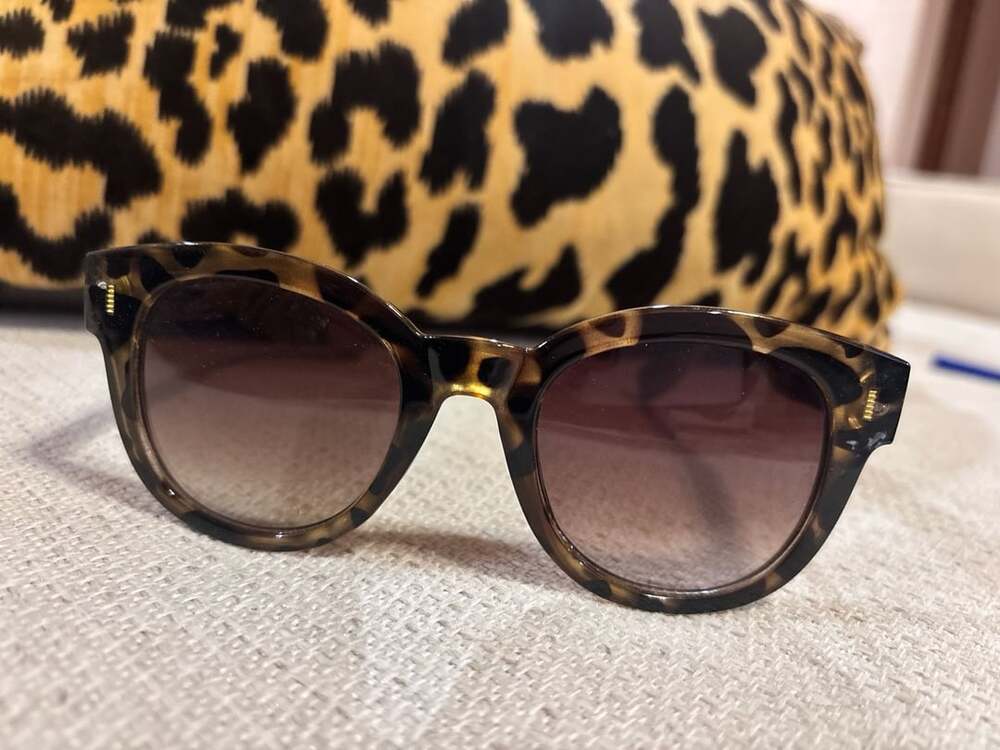 Laundry By Shelli Segal Tortoise Sunglasses - Picture 2 of 9